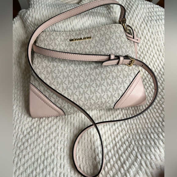 SOLD NWT retail $328 Michael Kors. Pale pink and cream. - Picture 7 of 7